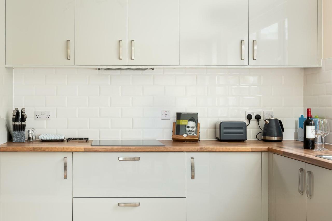 Stylish Modern City Centre Apartment Gloucester Exterior photo