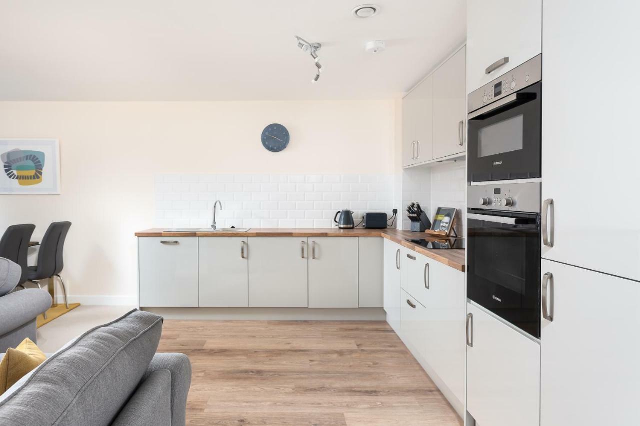 Stylish Modern City Centre Apartment Gloucester Exterior photo