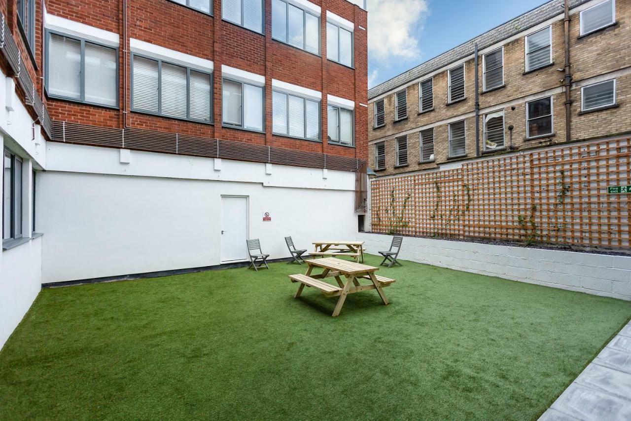 Stylish Modern City Centre Apartment Gloucester Exterior photo