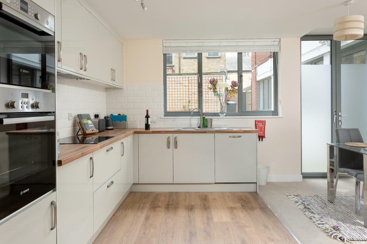 Stylish Modern City Centre Apartment Gloucester Exterior photo