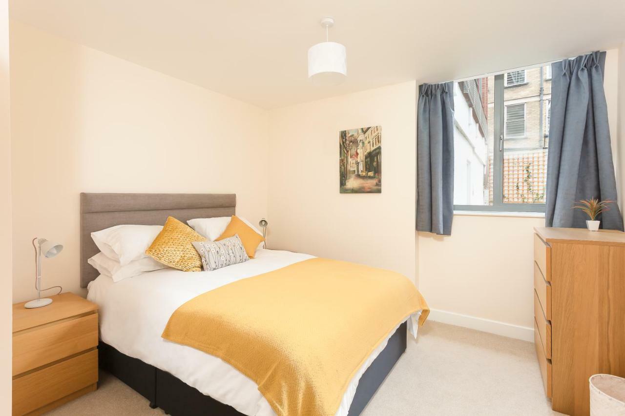 Stylish Modern City Centre Apartment Gloucester Exterior photo