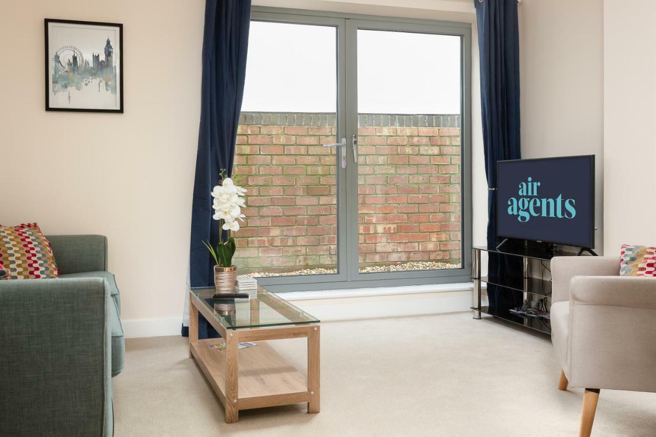 Stylish Modern City Centre Apartment Gloucester Exterior photo