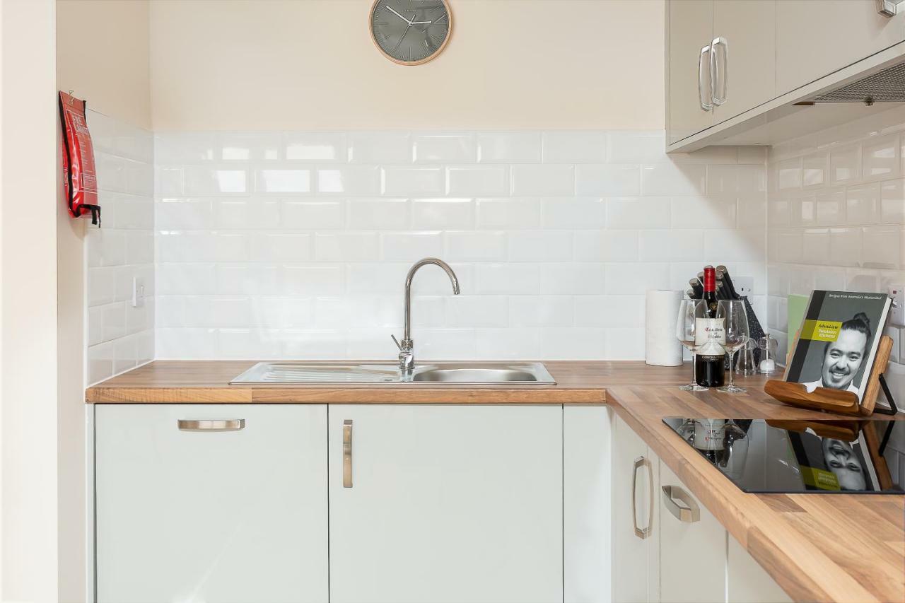 Stylish Modern City Centre Apartment Gloucester Exterior photo