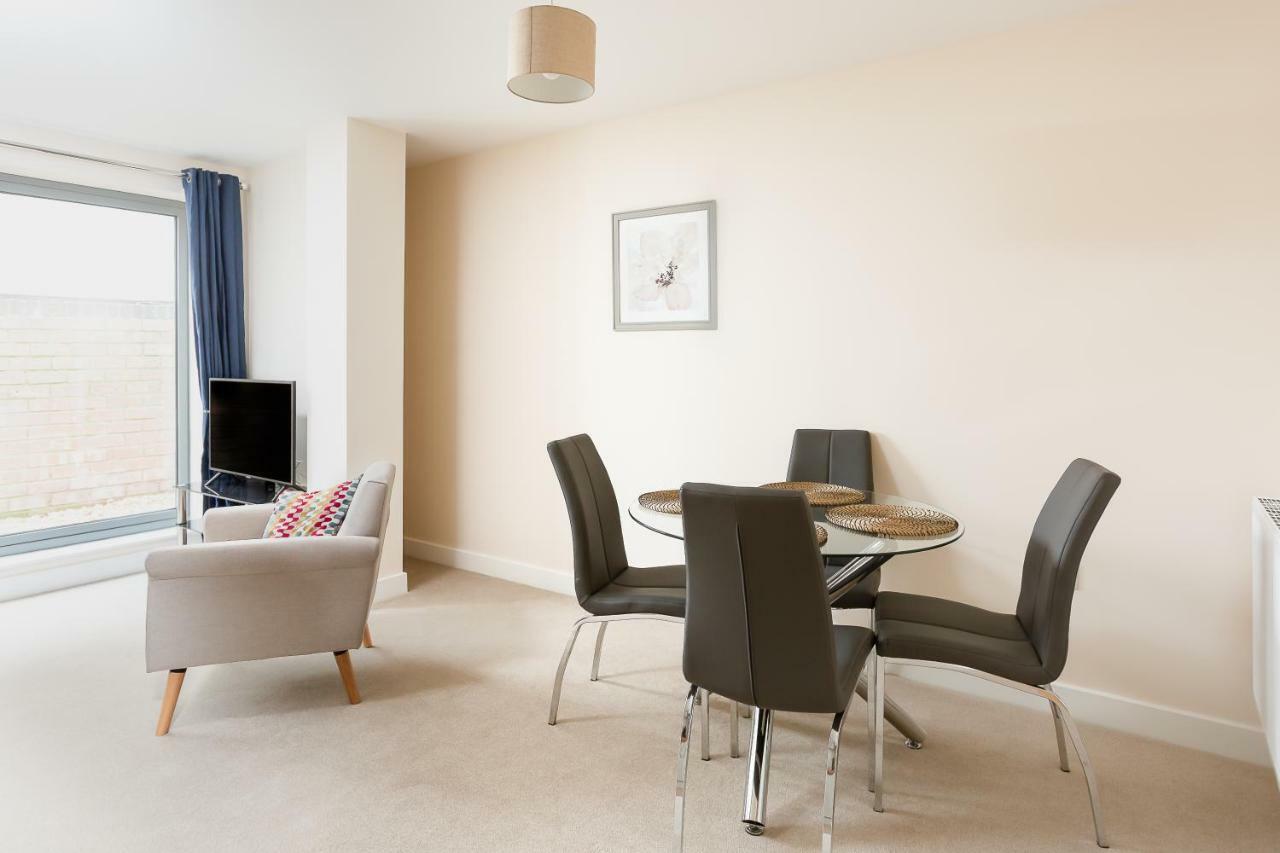 Stylish Modern City Centre Apartment Gloucester Exterior photo