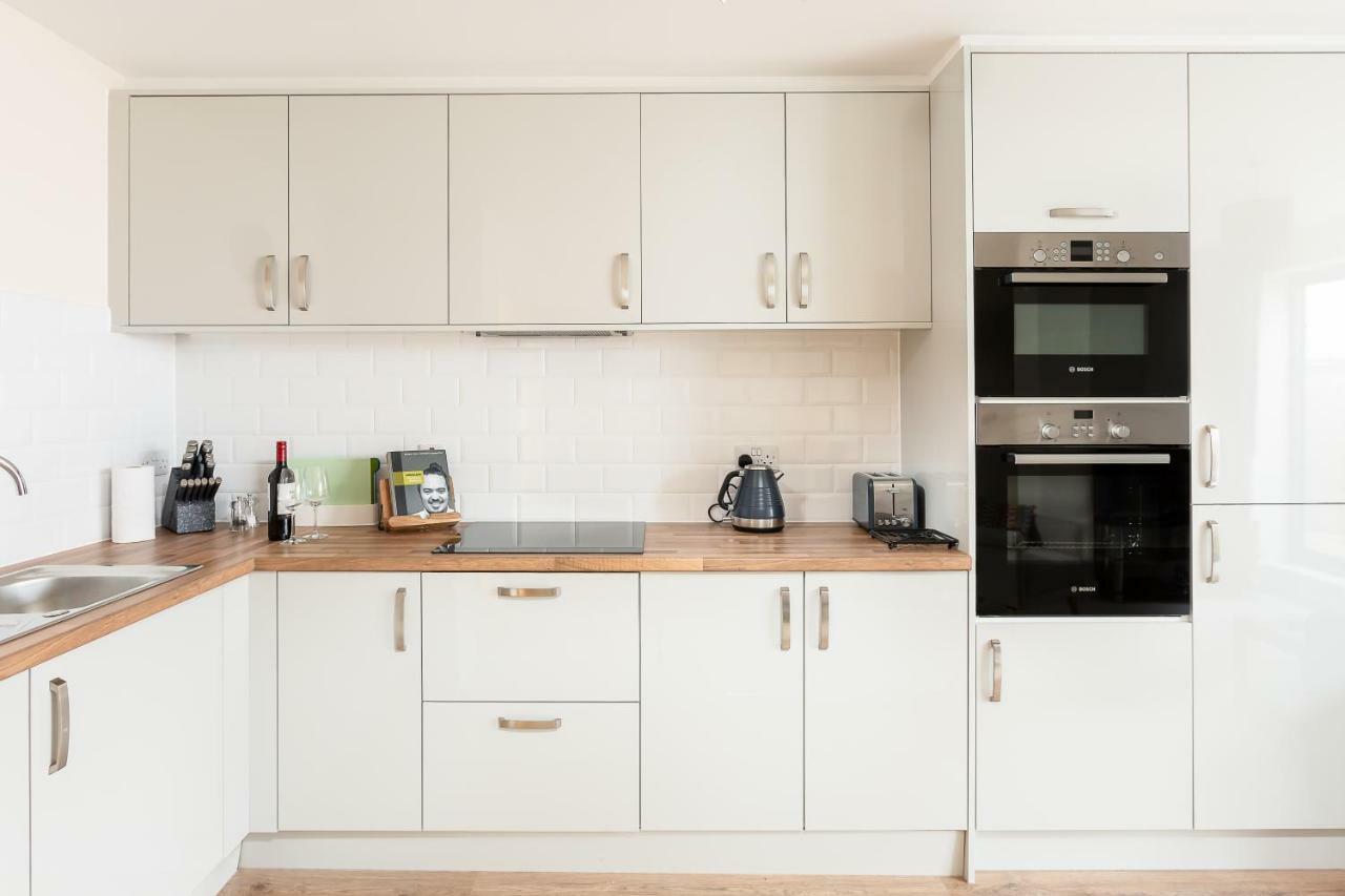 Stylish Modern City Centre Apartment Gloucester Exterior photo