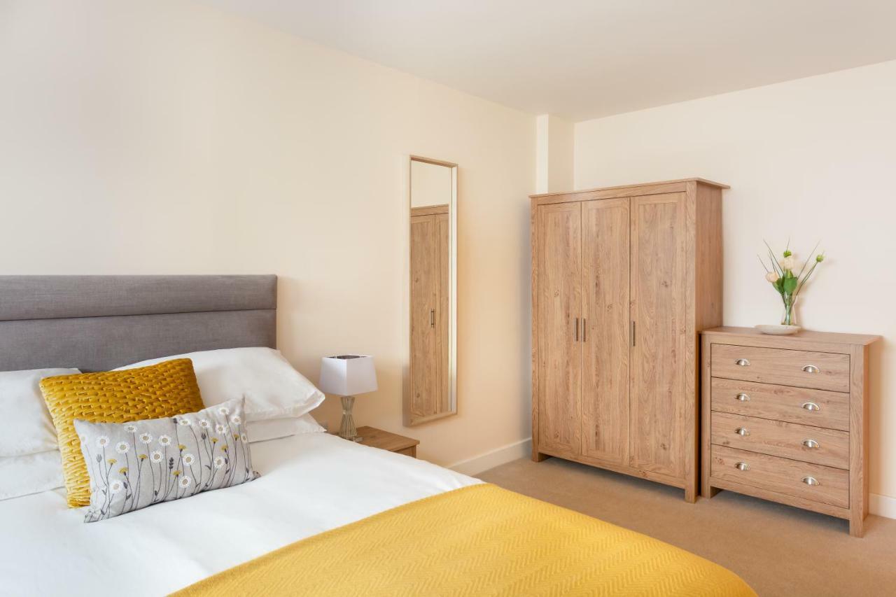 Stylish Modern City Centre Apartment Gloucester Exterior photo